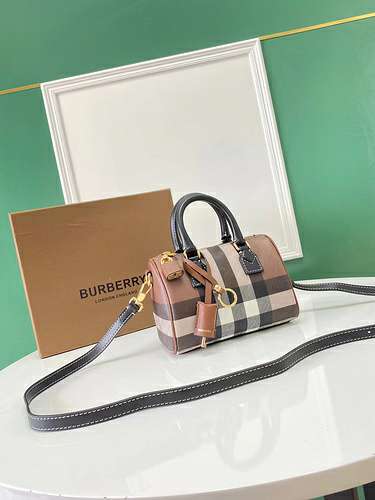 Picture of Burberry Lady Handbags _SKUfw126945549fw